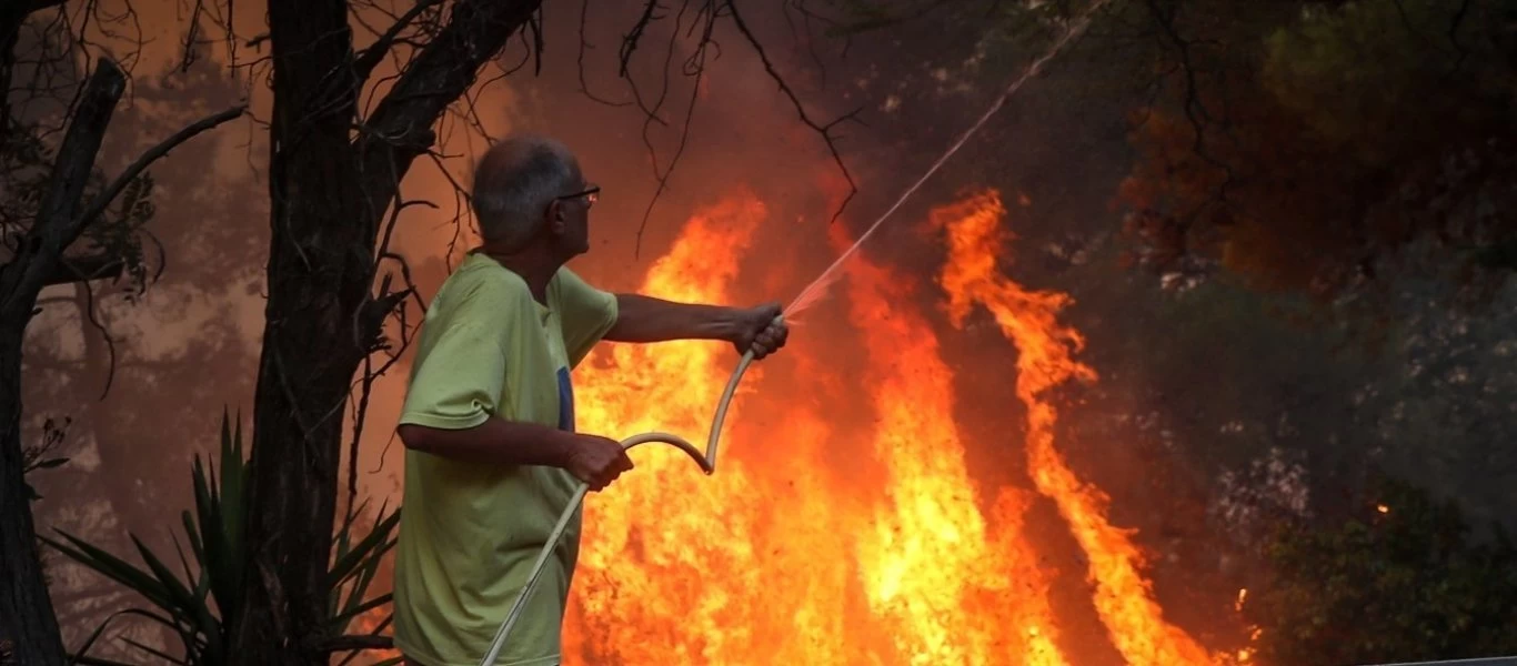 Φωτιά Βαρυμπόμπη - Μαρτυρία πυρόπληκτου: «Έχασα σπίτι και επιχείρηση στη φωτιά»